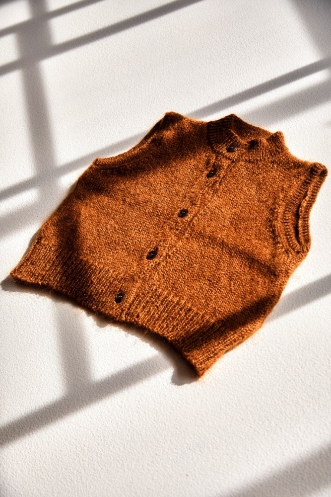 FRIDA Sleeveless Cardigan in Mohair and Silk - Amber, 100% sustainable knitwear - L'envers