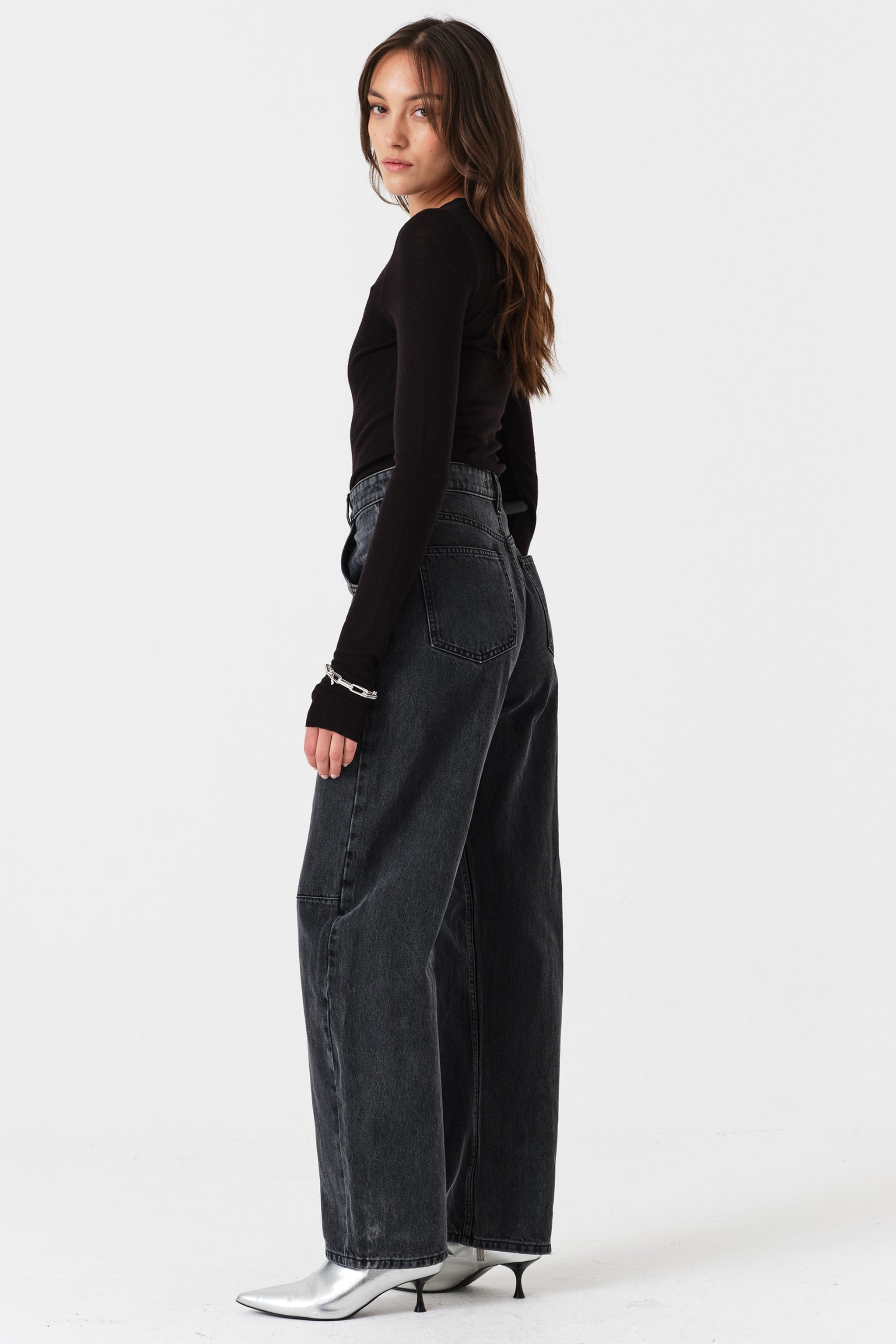 Nina Barrel Leg Jean in Raven