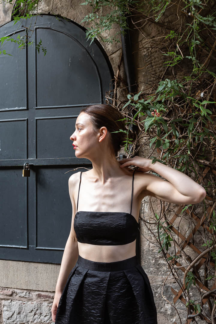 bra style black top